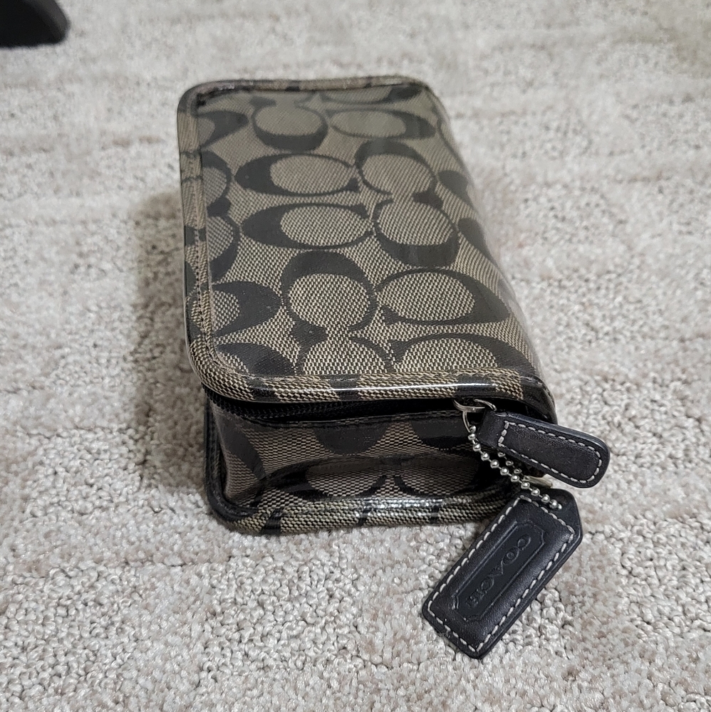 Coach Signature Canvas Zip Around Wallet - Brown/Tan